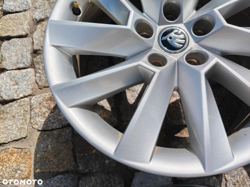 Felgi Aluminiowe 17 Skoda Superb 5x112 ET40 Seat Audi VW 3V0601025C - 7