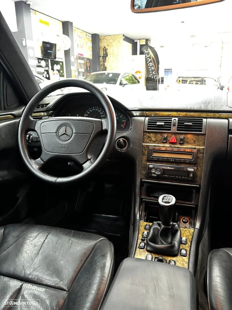 Mercedes-Benz E 250 TD Classic - 8