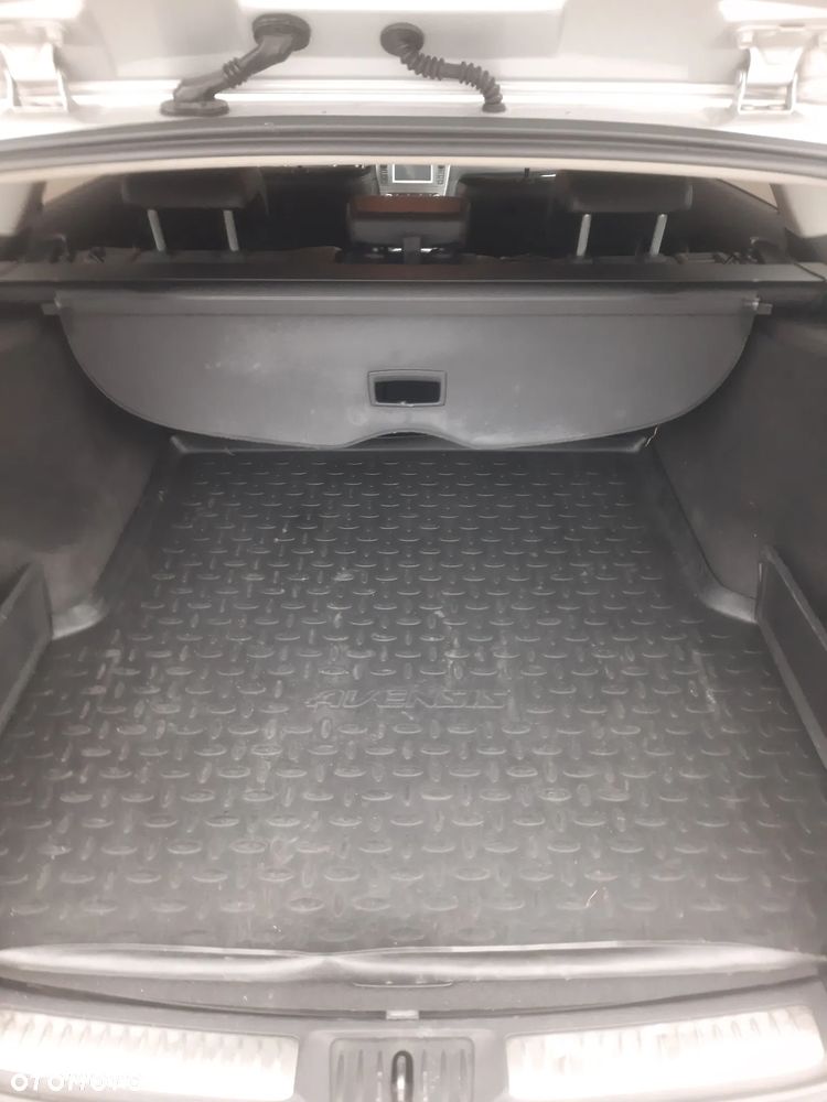Toyota Avensis - 5