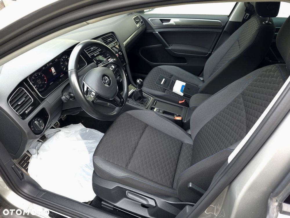 Volkswagen Golf - 11
