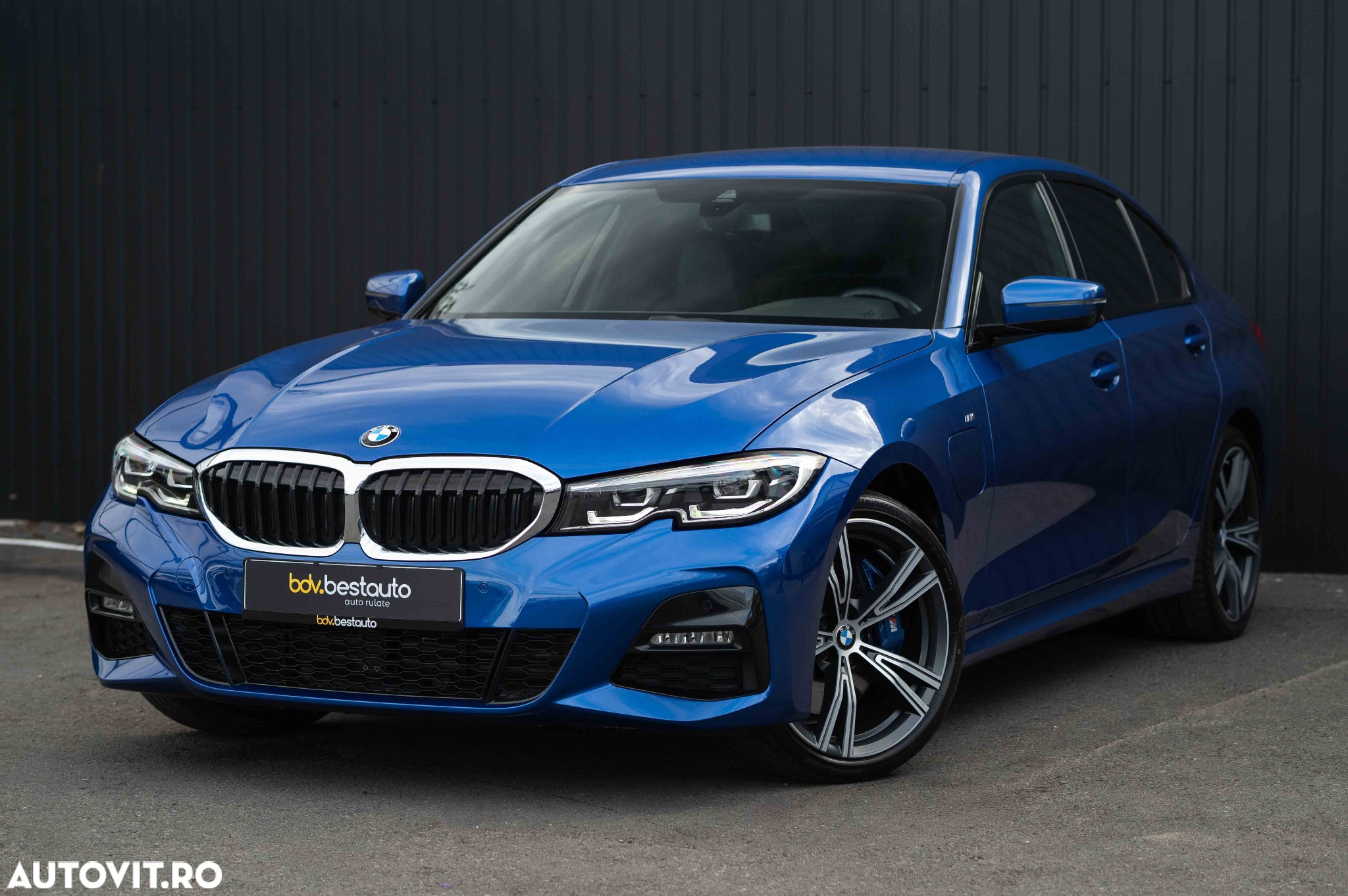 BMW Seria 3 330e Aut. M Sport - 36