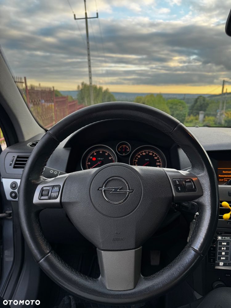 Opel Astra GTC 1.6 Cosmo - 14