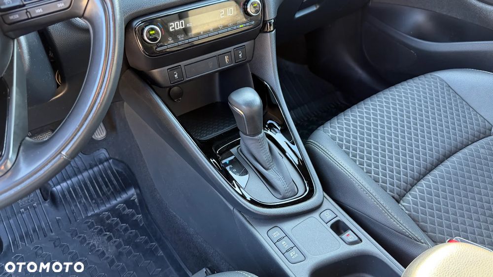 Toyota Yaris Hybrid 1.5 Selection Elegant - 14