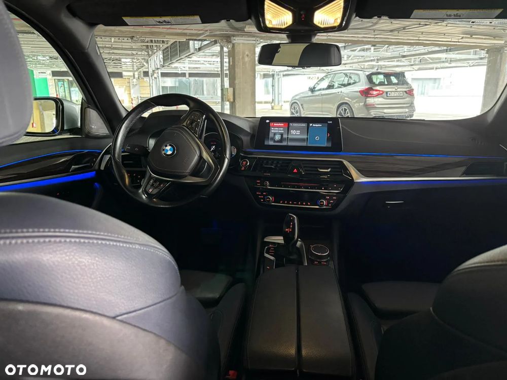 BMW Seria 5 530i Sport Line - 11