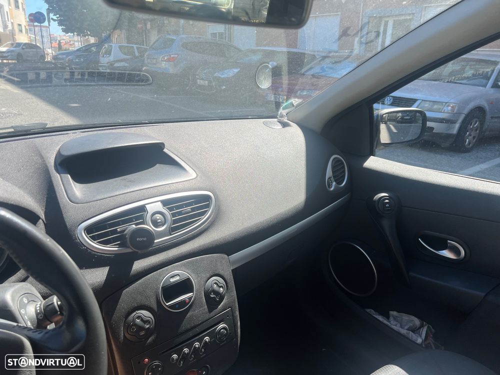Renault Clio 1.2 16V Confort - 10