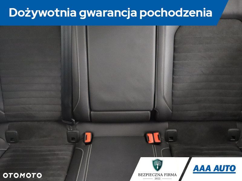 Volkswagen Passat - 12