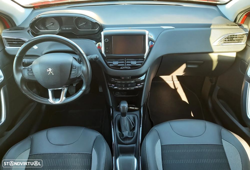 Peugeot 2008 1.2 PureTech Allure - 12