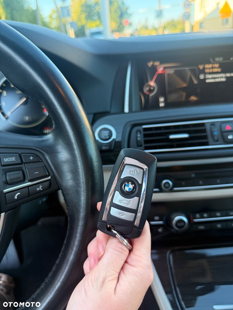 BMW Seria 5 528i xDrive Sport-Aut Luxury Line - 34