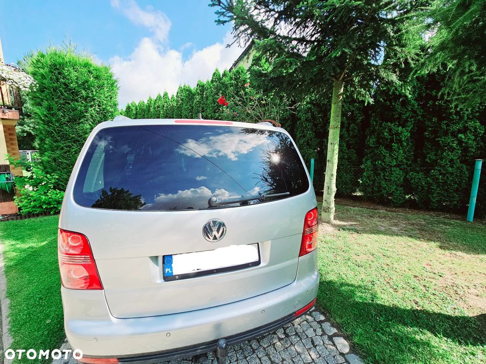 Volkswagen Touran 1.4 TSI Comfortline DSG - 4