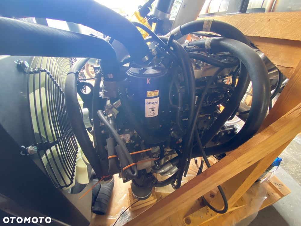 Silnik Perkins DOOSAN Dx165 - 7