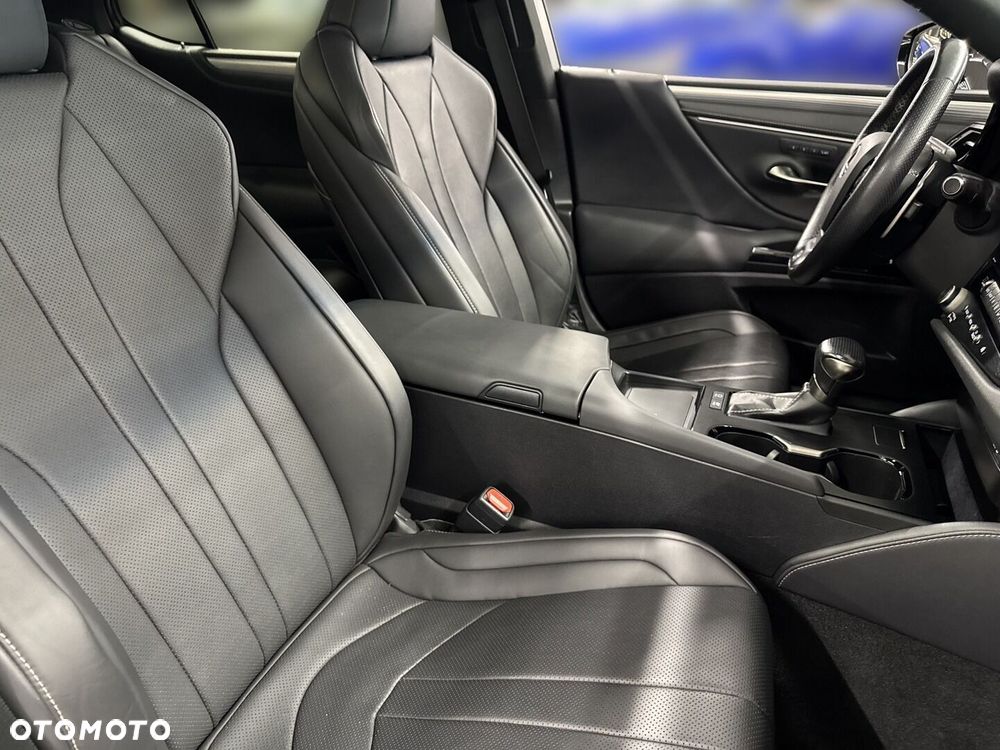 Lexus ES 300h F Sport Edition - 26