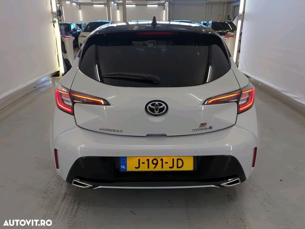 Toyota Corolla 1.8 HSD Dynamic GR Sport - 8