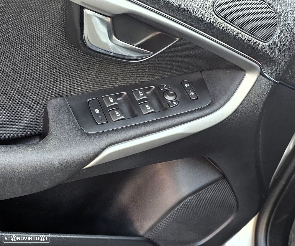 Volvo V40 D2 Kinetic - 21