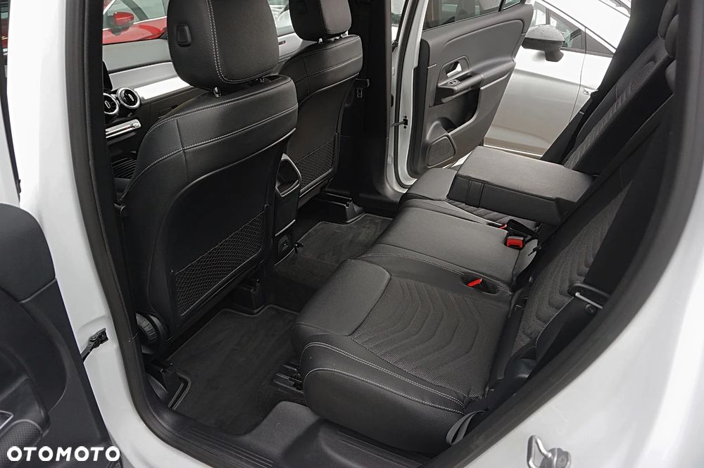 Mercedes-Benz GLB 200 7G-DCT - 17