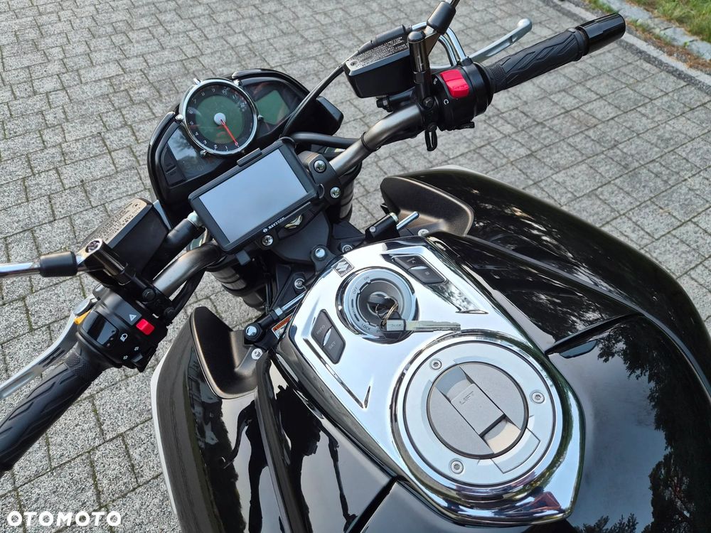 Suzuki GSX - 17