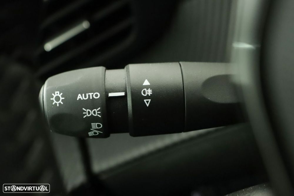 Peugeot e-2008 54 kWh Allure - 17