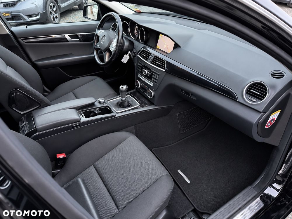 Mercedes-Benz Klasa C 180 CGI BlueEff Avantgarde - 8