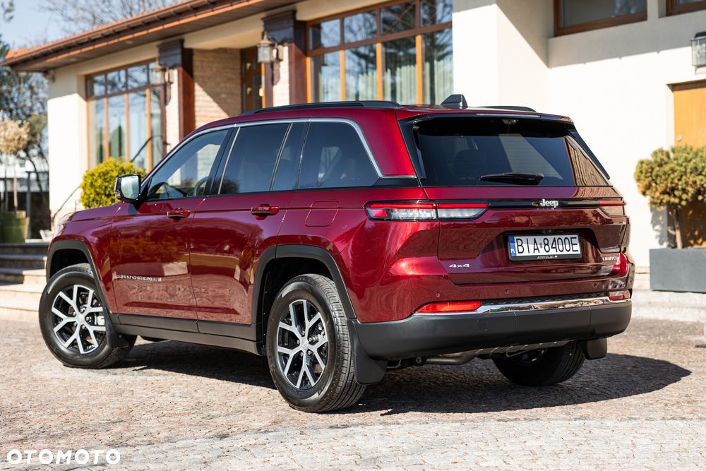 Jeep Grand Cherokee - 12