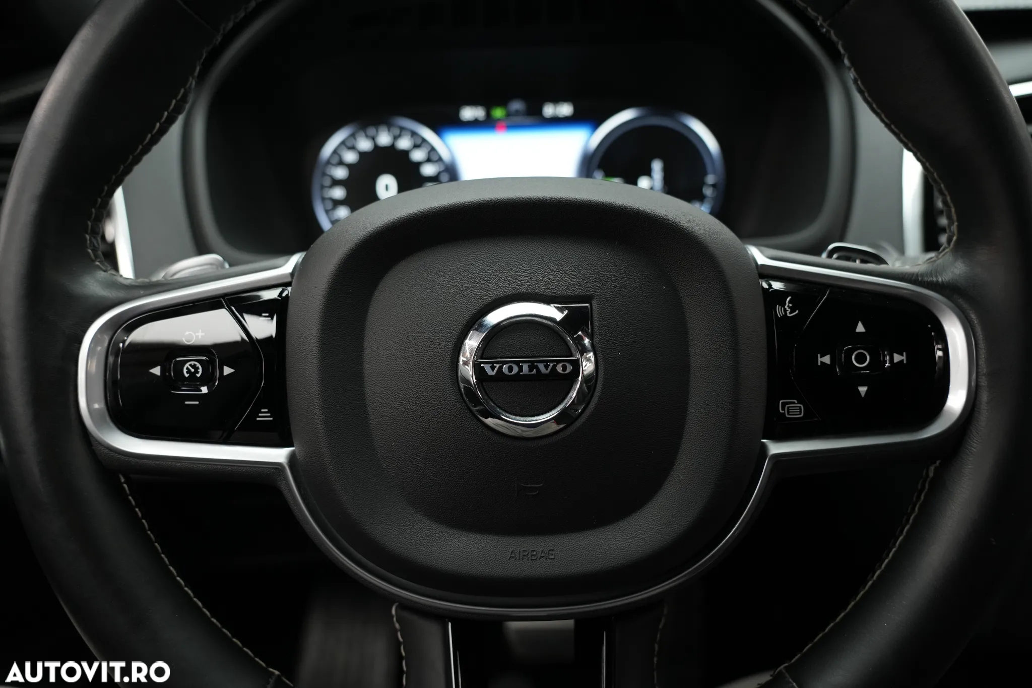 Volvo XC 90 AWD T8 Twin Engine Geartronic RDesign - 38