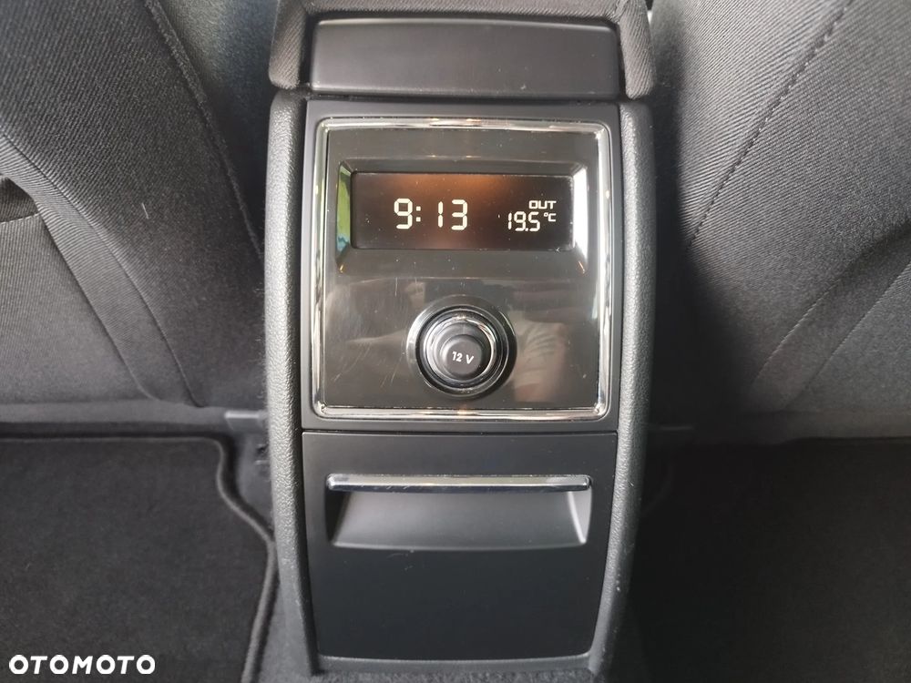 Skoda Superb 2.0 TDI Elegance - 26