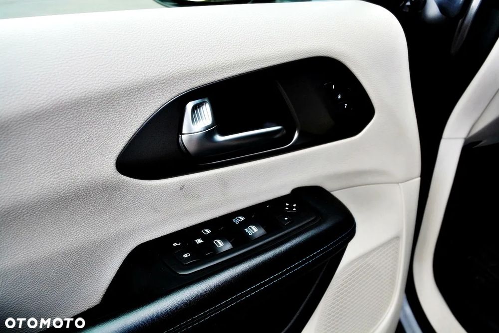 Chrysler Pacifica - 17