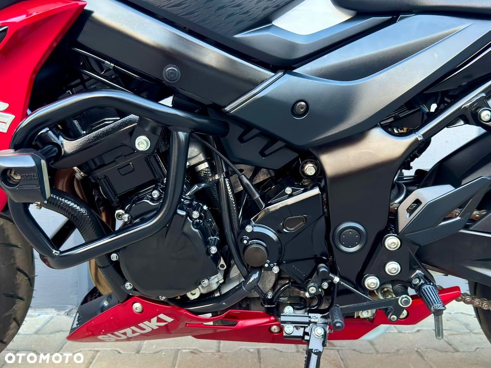 Suzuki GSX - 11