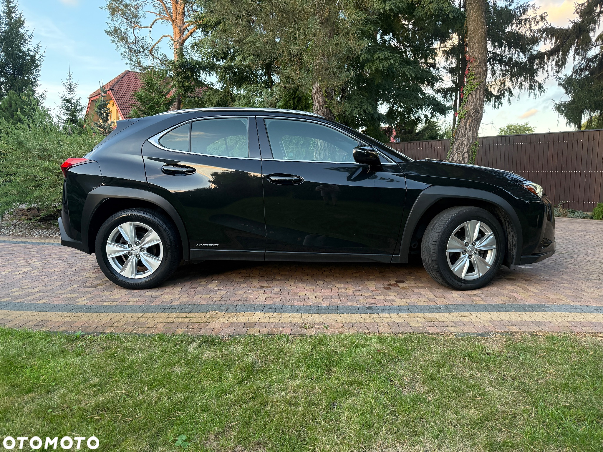 Lexus UX 250h Business Edition - 4