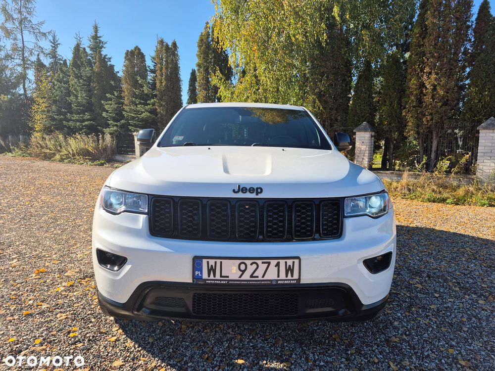 Jeep Grand Cherokee - 32
