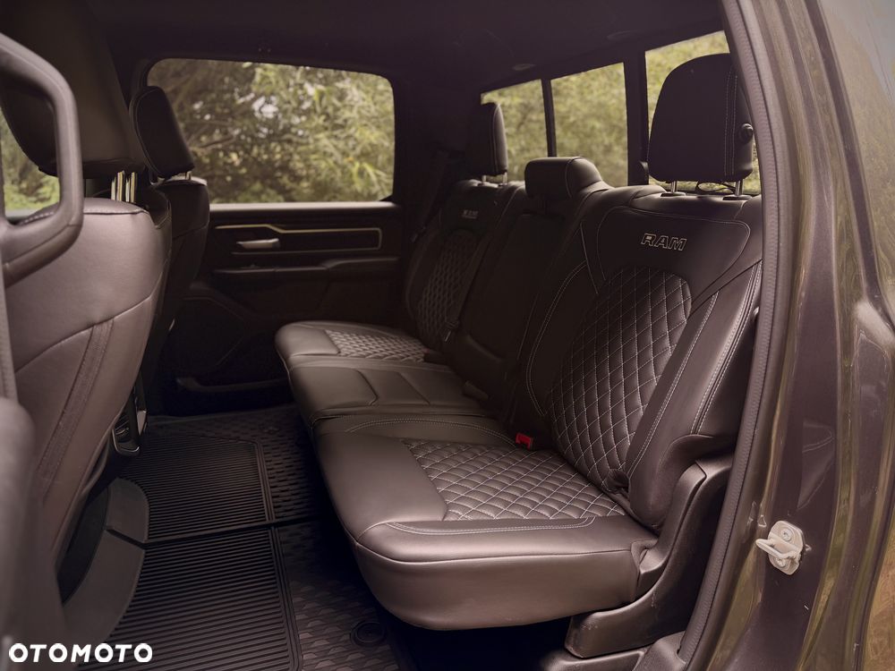 RAM 1500 Crew Cab Shortbed Bighorn - 12