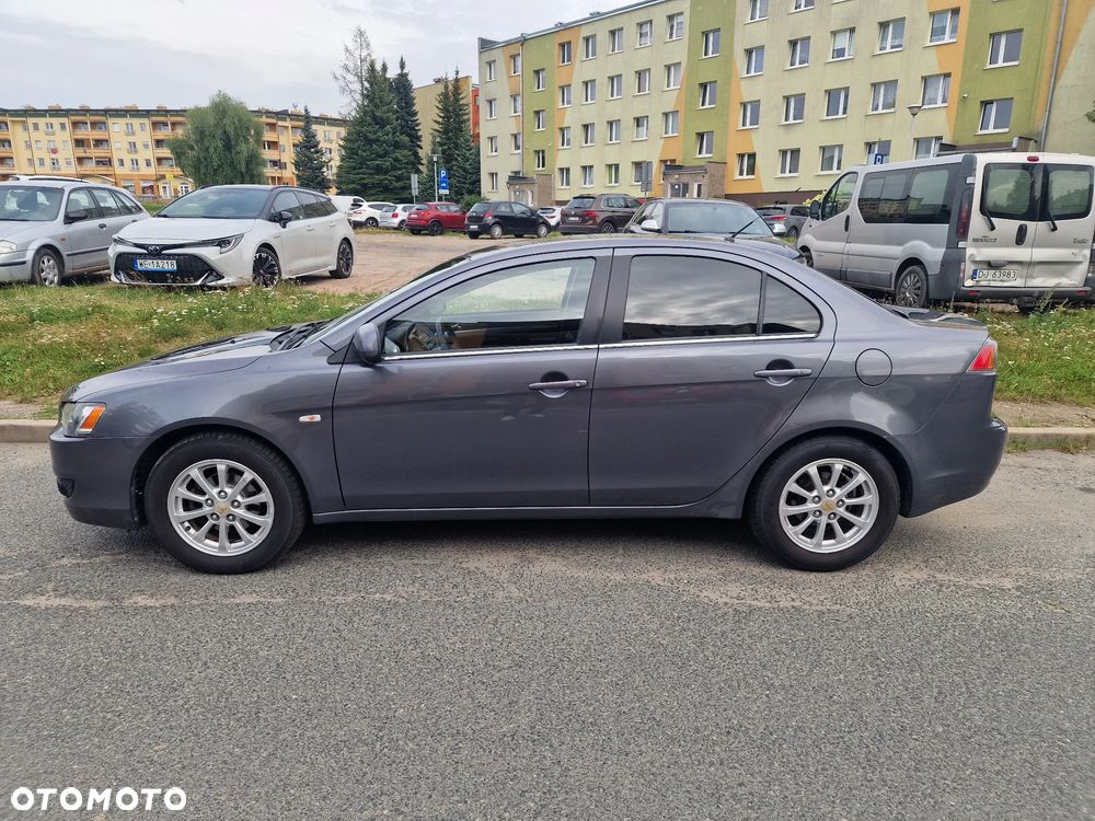 Mitsubishi Lancer 1.8 Invite - 3
