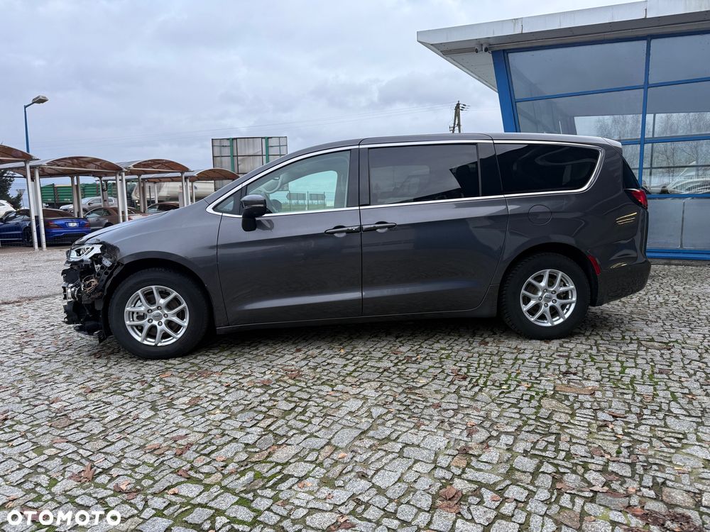 Chrysler Pacifica - 5