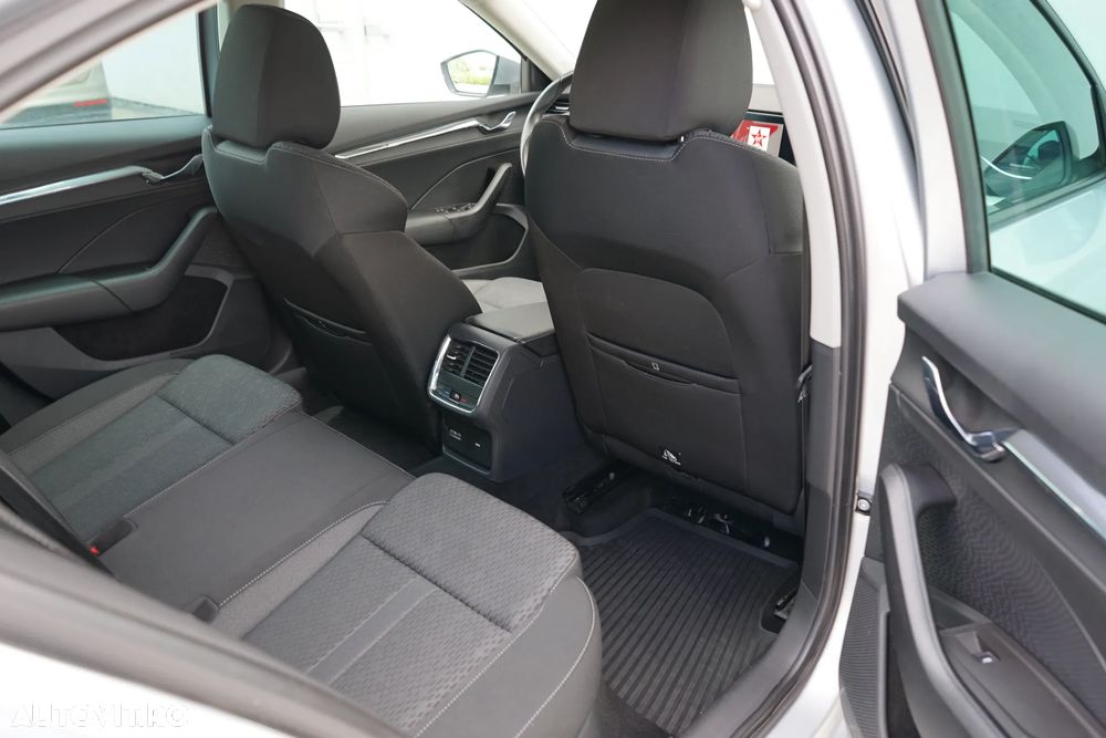 Skoda Octavia 2.0 TDI DSG Style - 27