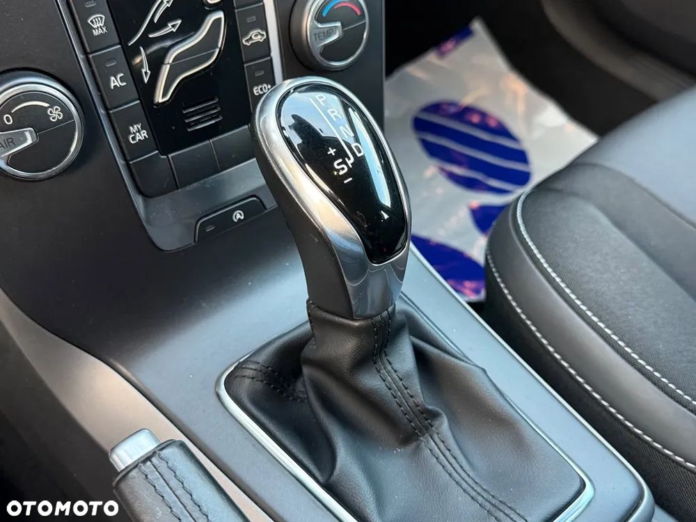 Volvo V40 D2 Drive-E Momentum - 28