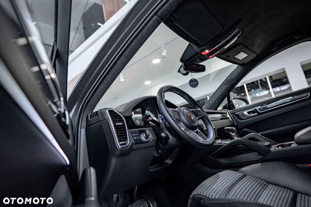 Porsche Cayenne - 22