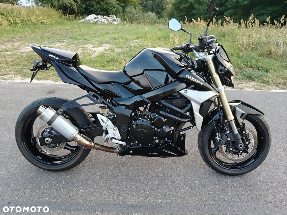 Suzuki GSR - 3