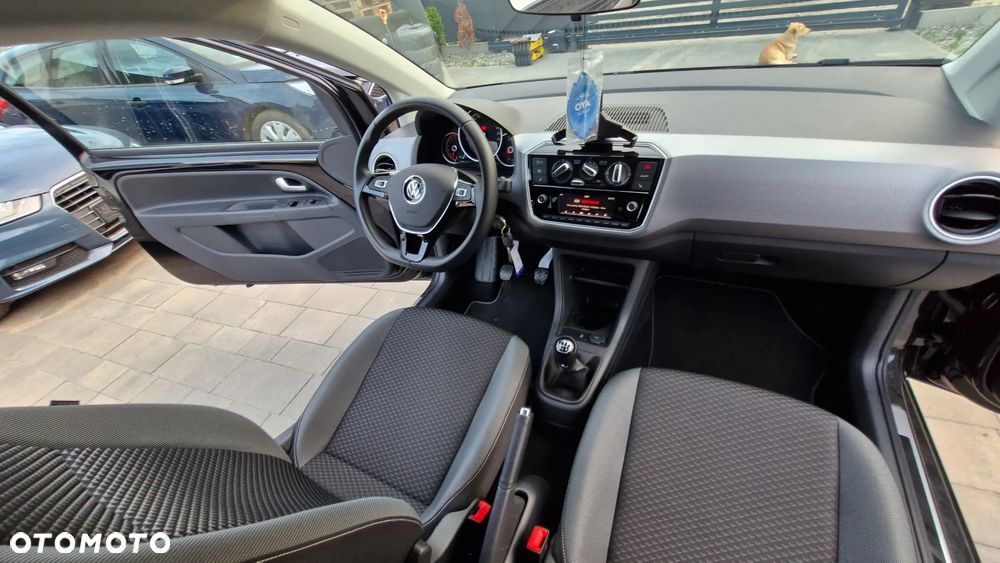 Volkswagen up! Active - 9