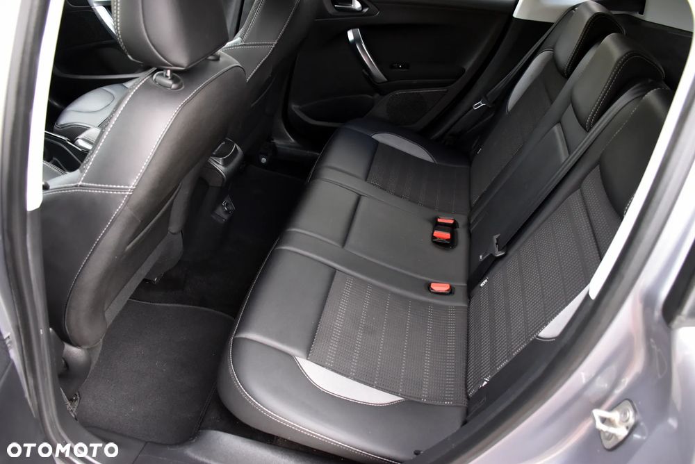 Peugeot 2008 BlueHDi 100 Allure - 28