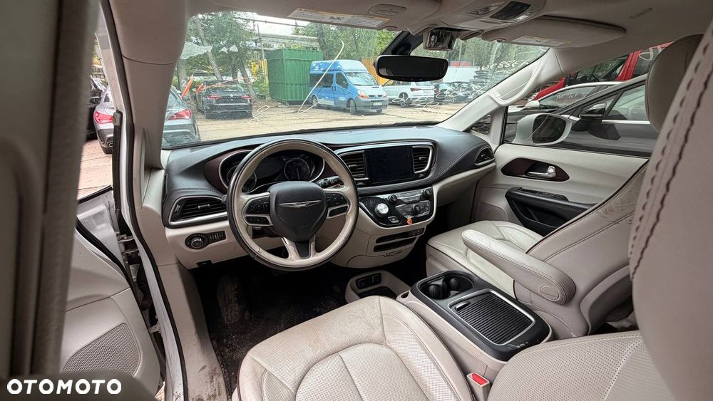 Chrysler Pacifica - 11