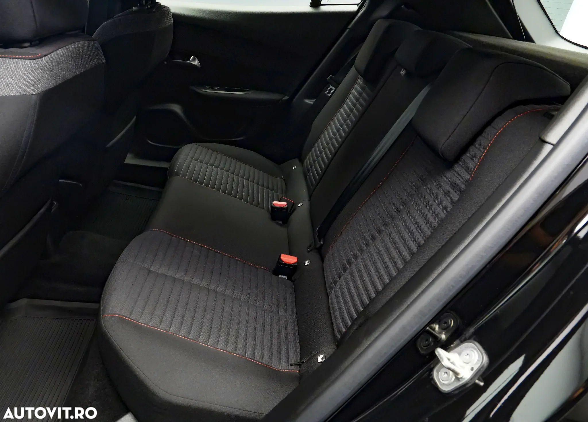 Peugeot 2008 1.2 L PureTech STT Allure - 15