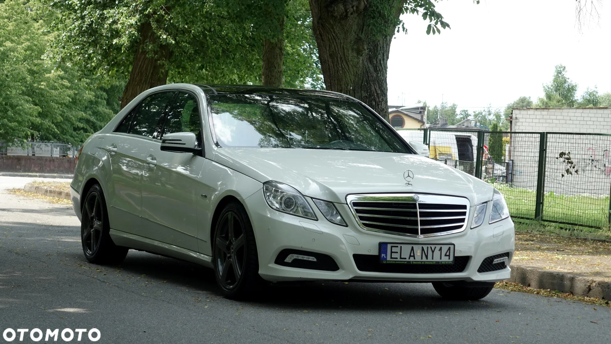 Mercedes-Benz Klasa E 300 CDI DPF BlueEFFICIENCY 7G-TRONIC Avantgarde - 40