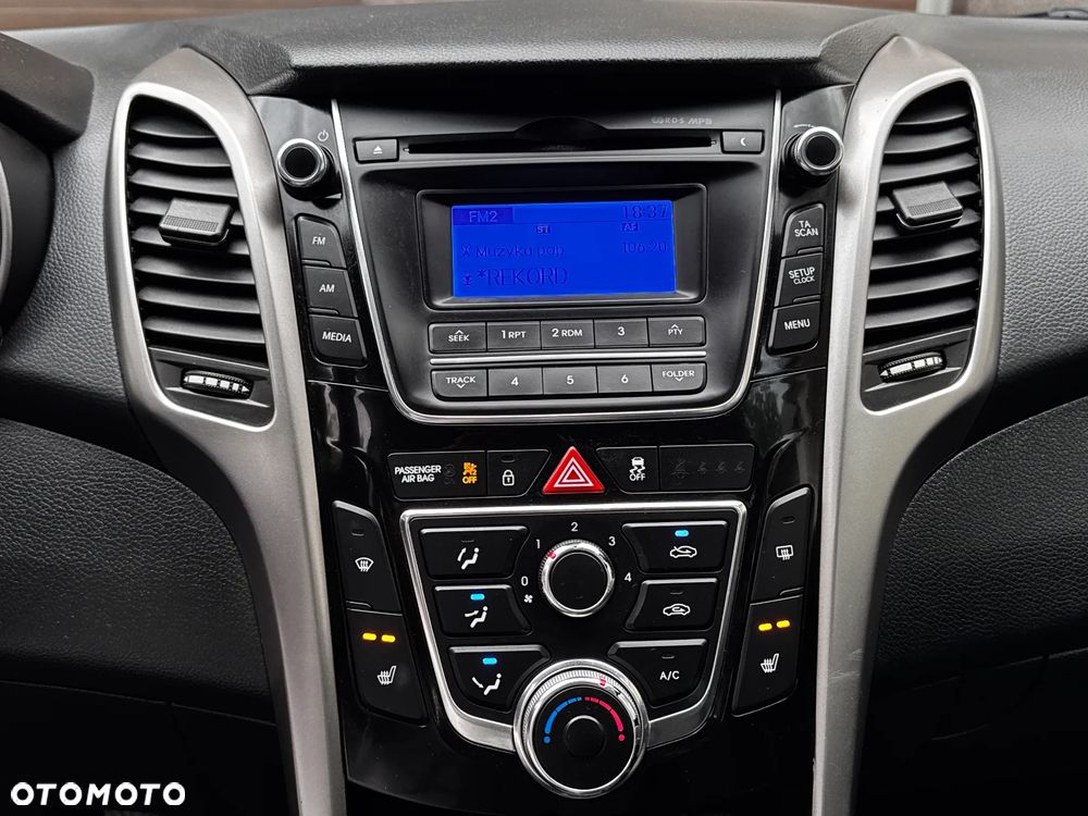 Hyundai i30 blue 1.6 GDI Style - 11