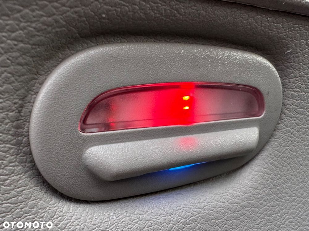 Lancia Voyager 2.8CRD Gold - 39