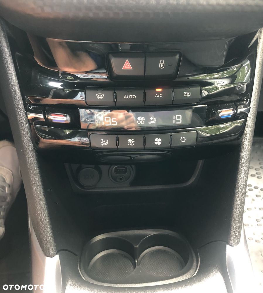 Peugeot 2008 1.2 Pure Tech Active S&S - 19