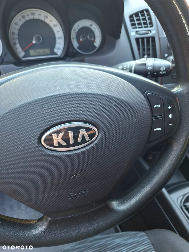Kia Ceed - 9
