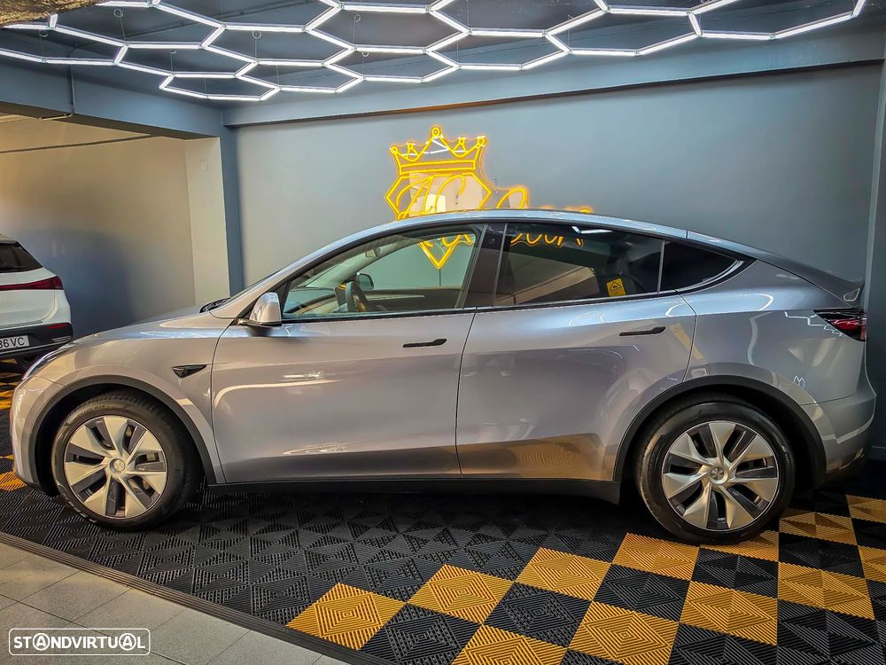 Tesla Model Y - 6