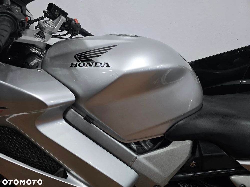 Honda VFR - 14