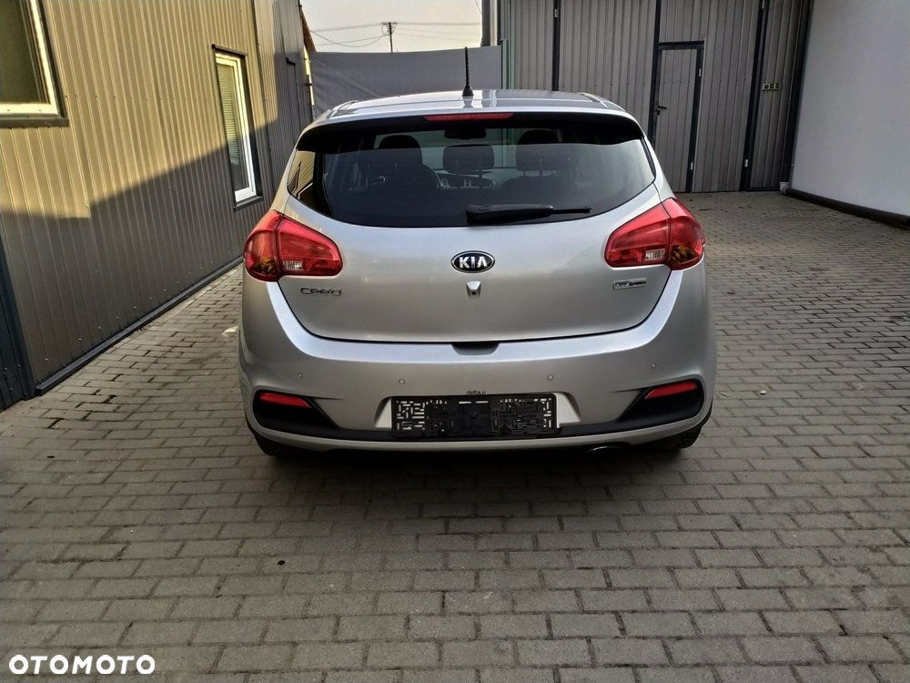 Kia Ceed 1.6 GDI ISG Dream-Team Edition - 6