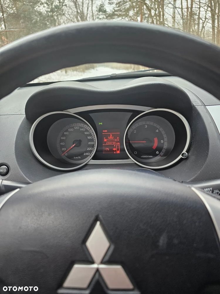 Mitsubishi Outlander 2.0 DID Intense + SE - 15