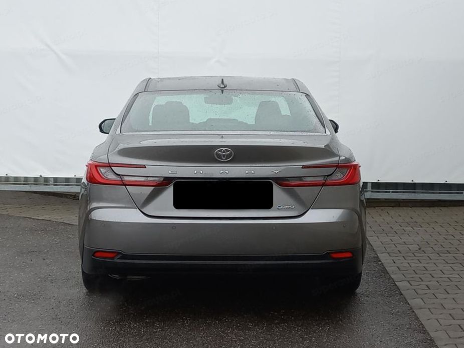 Toyota Camry - 5