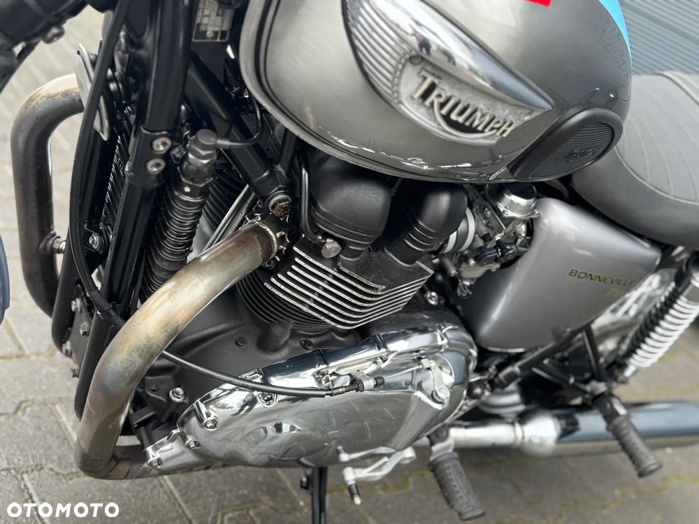 Triumph Bonneville - 36